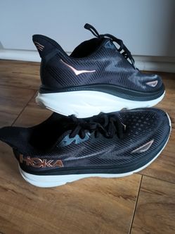 PRE OWNED WOMEN'S HOKA CLIFTON 9 SIZE-9.5D