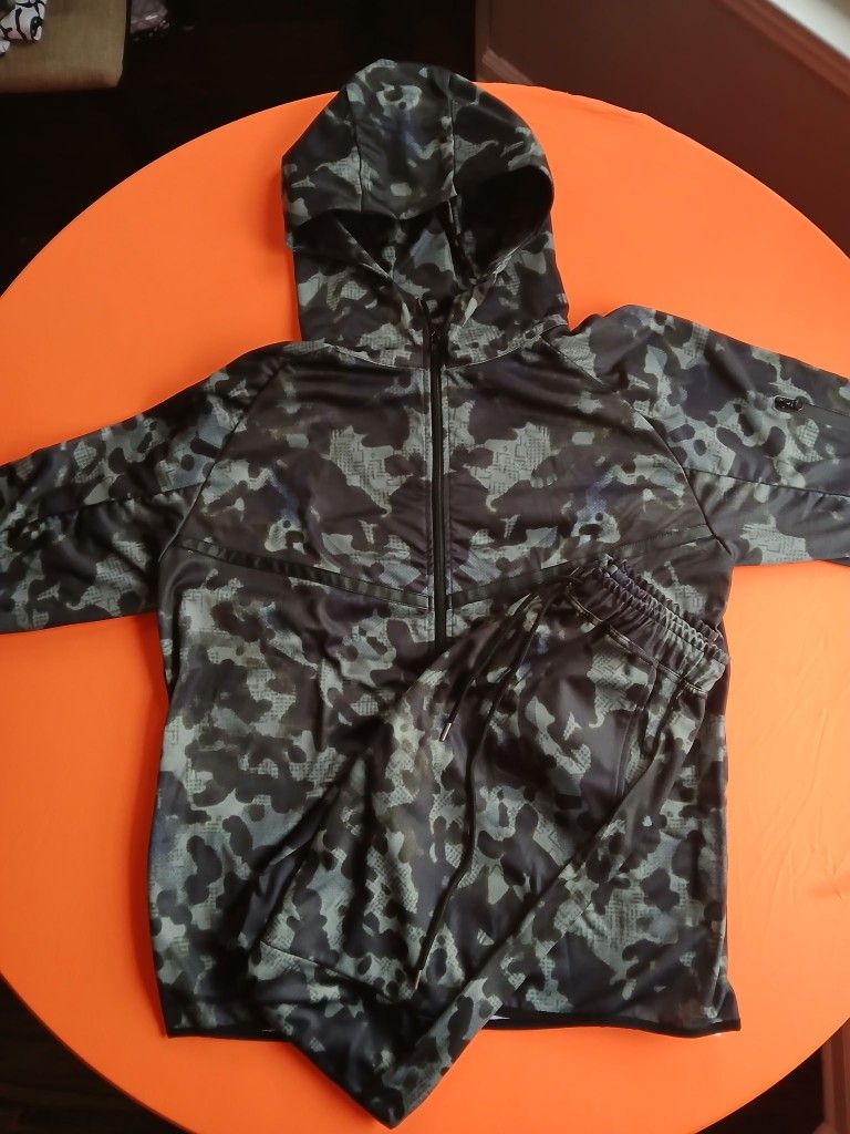 4XL Nike Tech Camoflauge