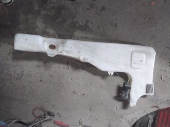Nissan Frontier Whasher Bottle