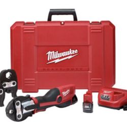 MILWAUKEE  M12 Force Logic Copper Press Tool Kit 1/2”-1”