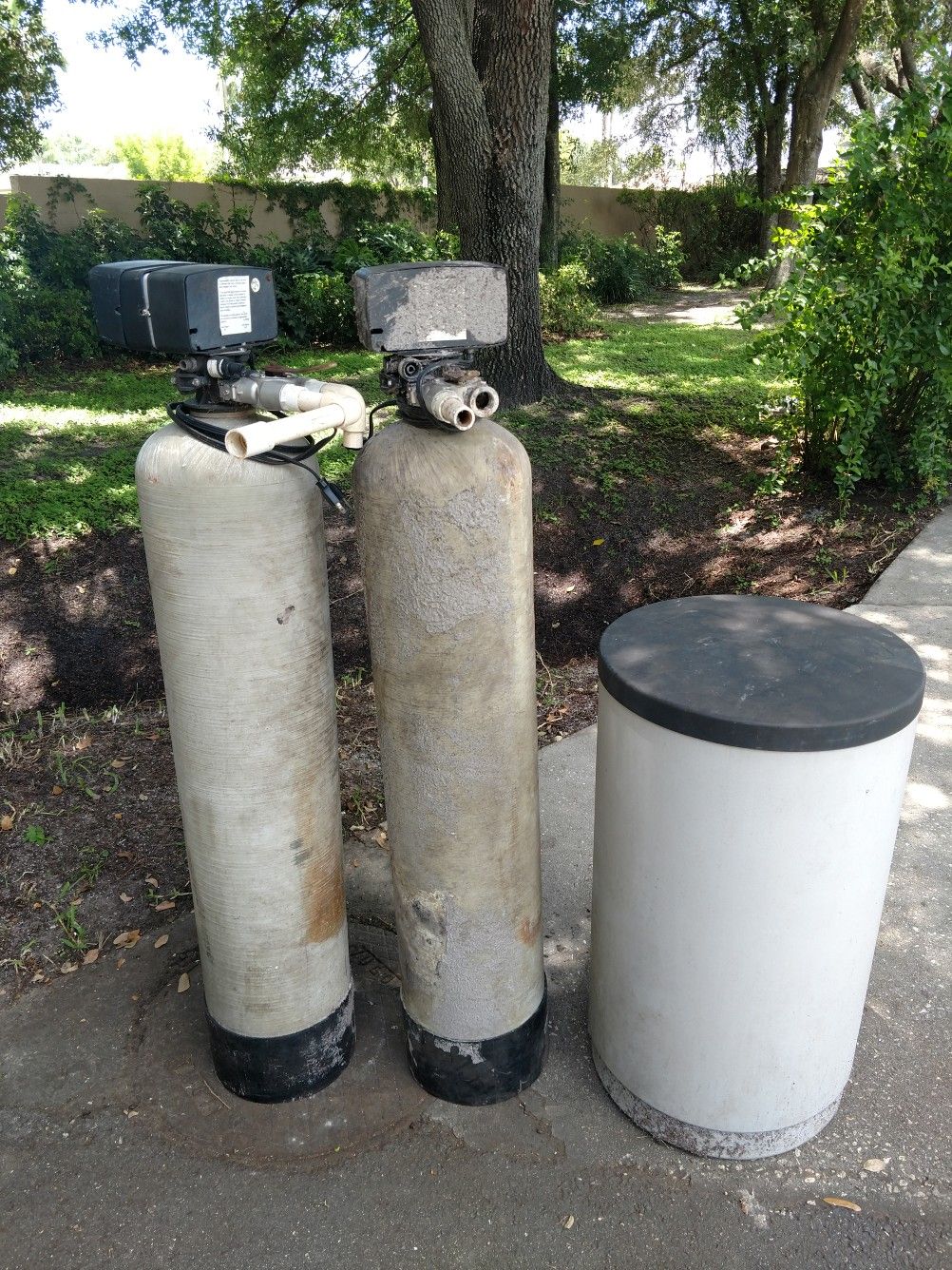 Free water filter tanks