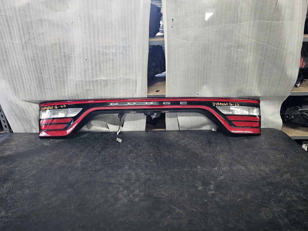 Dodge Durango 2016 2017 2018 2019 2020 2021 2022 2023 Center Tail Light