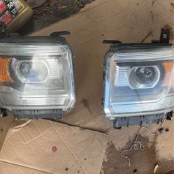 2013 GMC SIERRA 1500 SLE Headlights (pair)