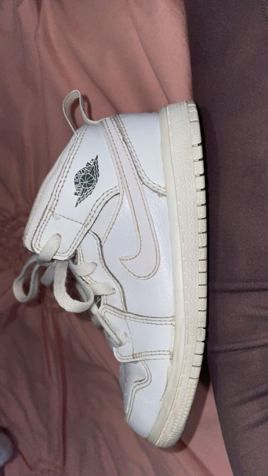 Jordan 1 mid shoes size 9 toddler