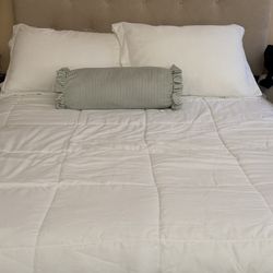 Queen Bed Fame And Headboard 