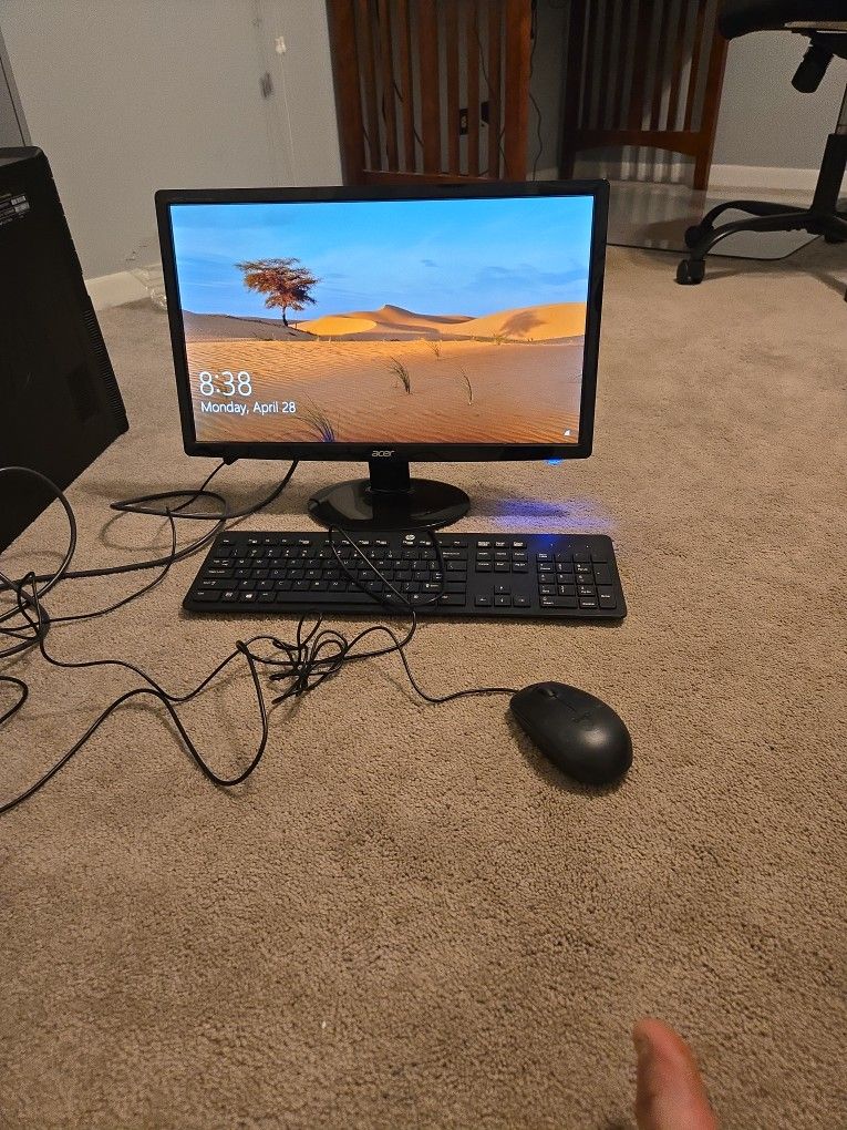 18 Inch Acer Computer Screen Keyboard Mouse