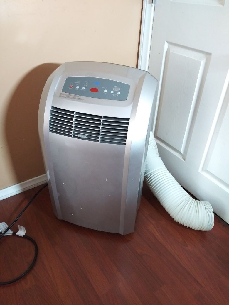 AC PORTABLE 11,000 BTU COMES WITH EXHAUST TUBE TOUCH SCREEN, SLEEP TIMER FAN 3 SPEEDS WORKS GREAT