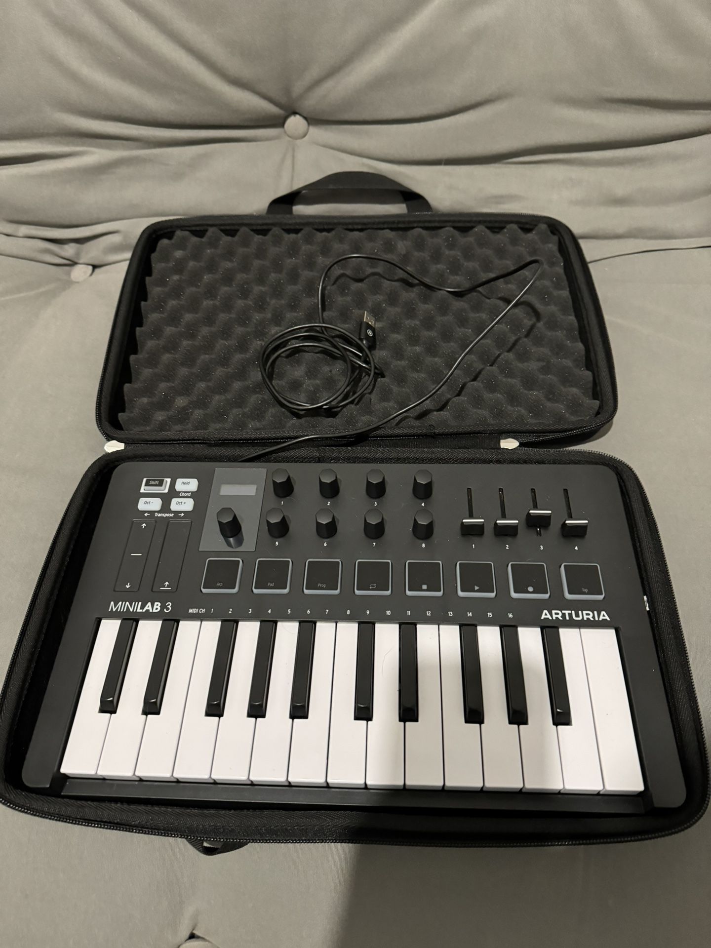 Arturia MiniLab 3 Hybrid MIDI Keyboard Controller Black with Case