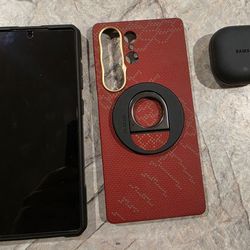 Galaxy S25 Ultra, phone cases and earbuds