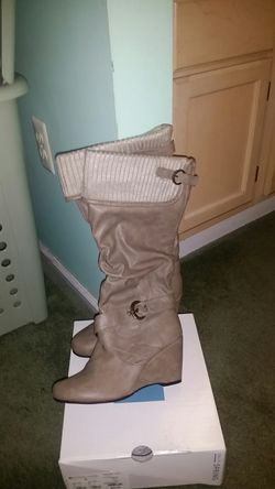 Women's Boots brand new never worn