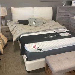 Queen or King bed Frame (Mattress sell seperately )