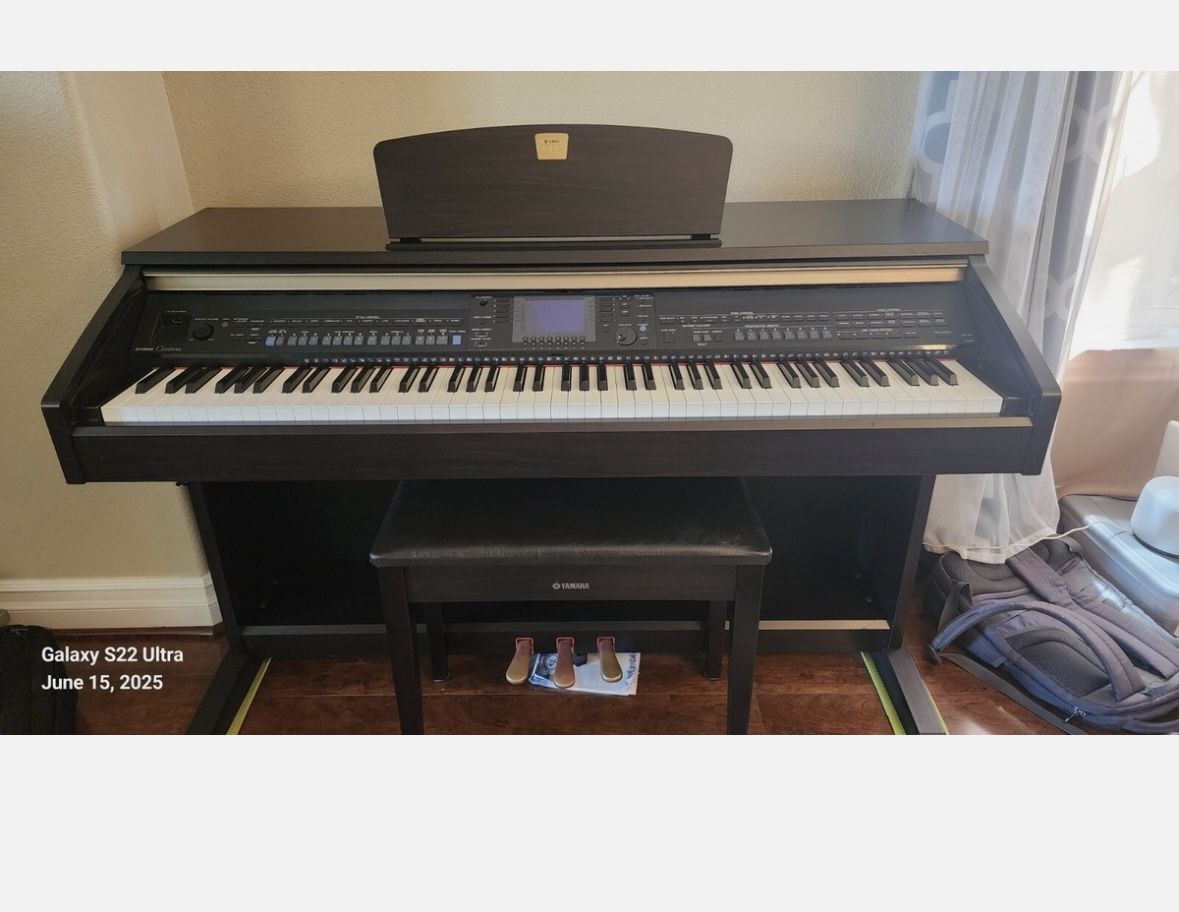Yamaha Clavinova CVP-401 Digital Piano – Excellent Condition