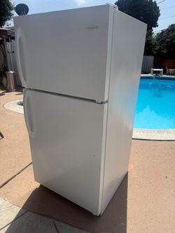Refrigerator good conditions for apartment or garage