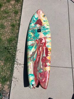 Twin Fin surfboard (5’7)