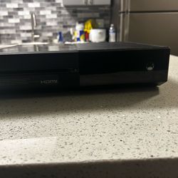 Xbox One 500gb (Refurbished) Runs Excellent