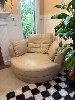 Oversized Leather Swivel Chair - Excellent Condition