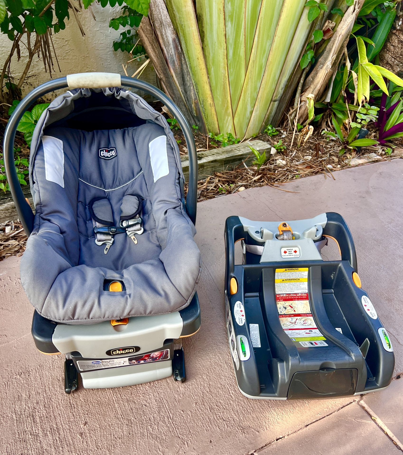 Chico Stroller With Car Seat And 2 Bases