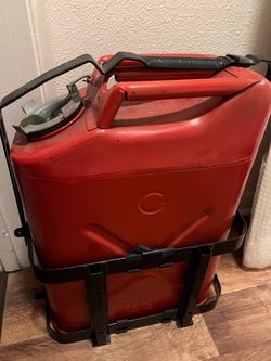 Vintage mint Jerry can and mount