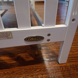 GRACO Baby Crib with Mattress
