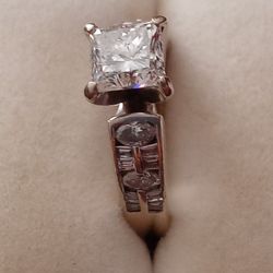 18K White Gold Diamond Ring