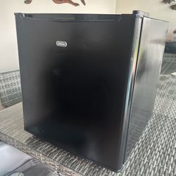 Small1.7 cu ft Refrigerator 