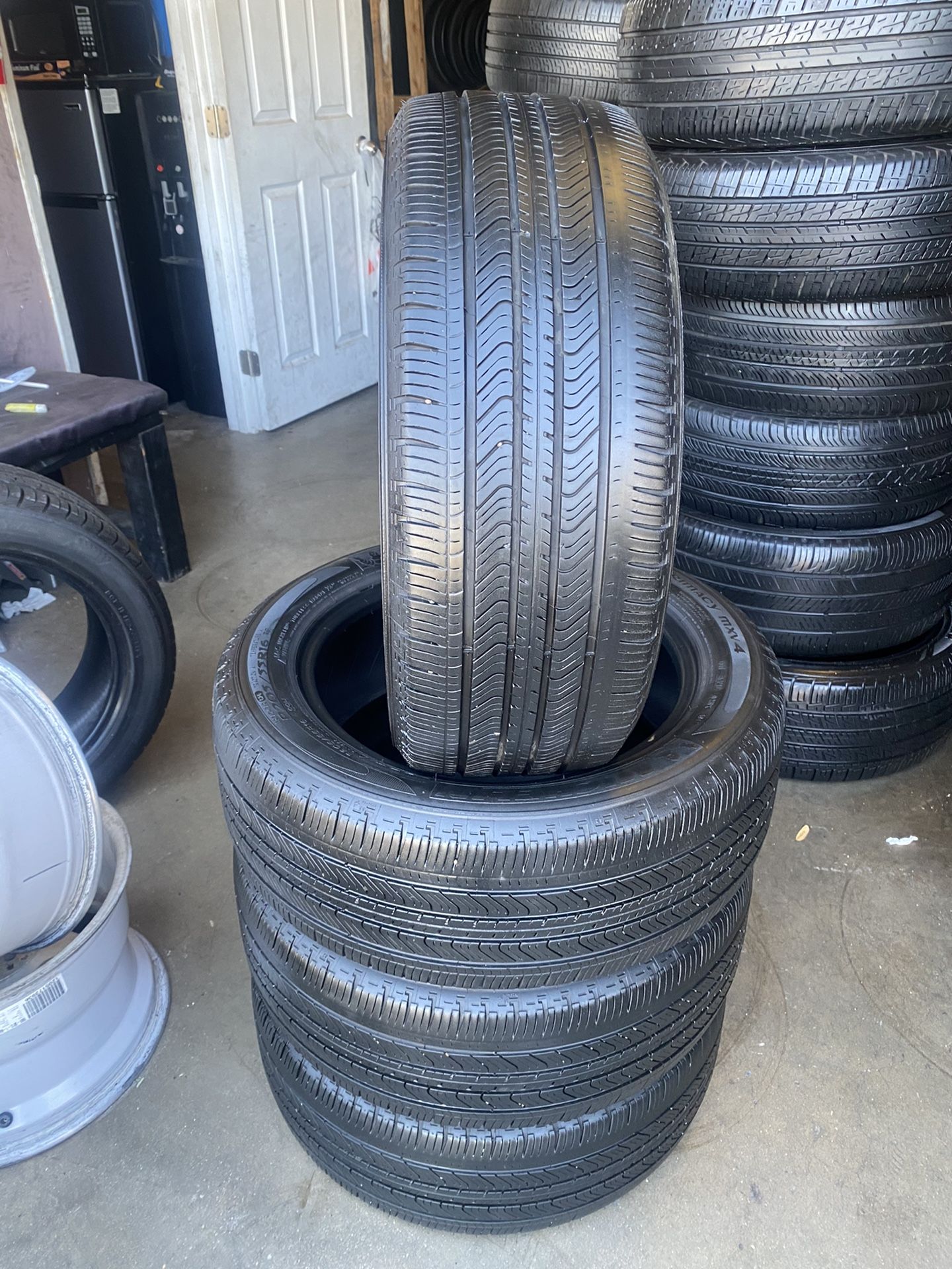 Set tires Michelin 205 55 16. Good condition 9520 c ave hesperia el