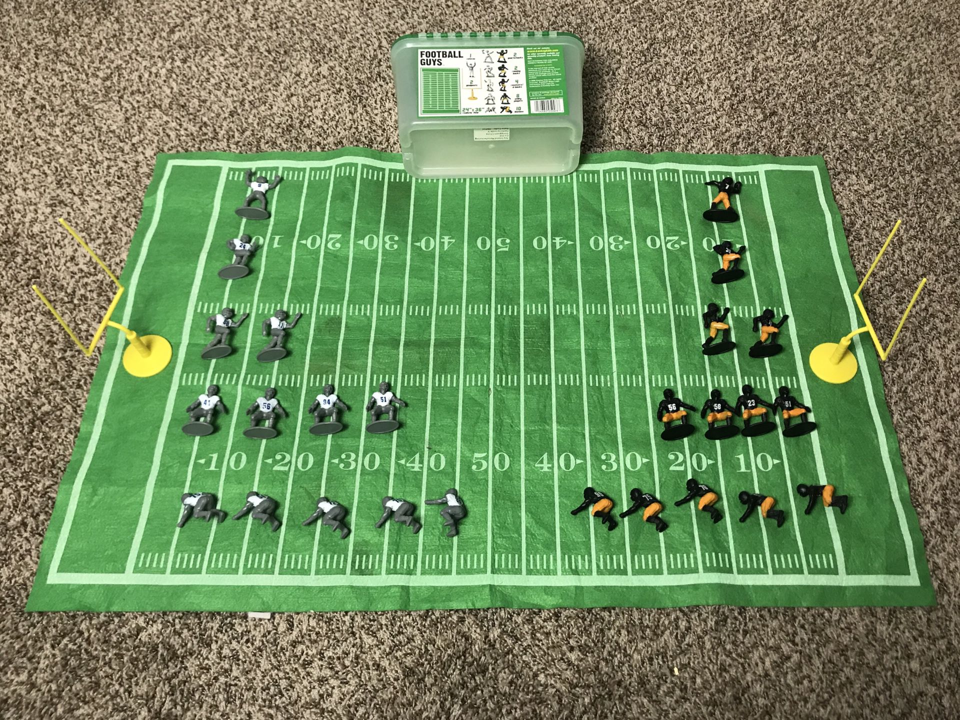 Kaskey Kids Football Guys -Set!! 29Pieces. Condition is Used. ** DISCLAIMER-** The referee is missing