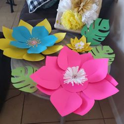 Beutiful Flowers Party Decorations For Your Princess  The Set For 30.00 Dls