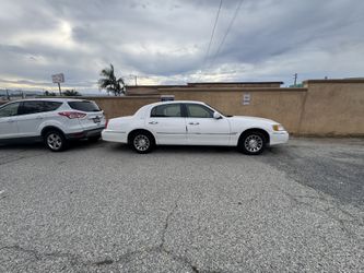 2001 Lincoln Town Car