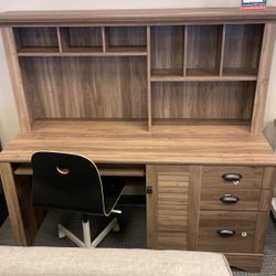 Brand New Desk W/ Hutch!! Financing & Delivery Available !!