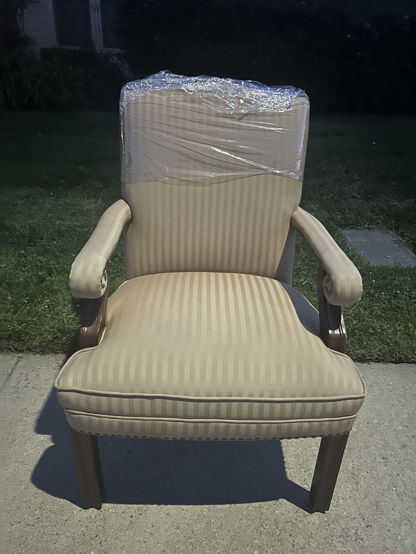Lux Sitting Chair