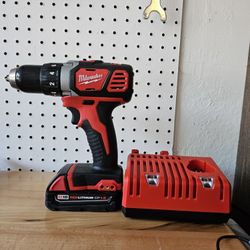 Milwaukee Drill With One Bateri and Charger .
