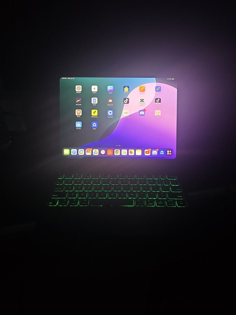 Ipad M4 11' With Keyboard 