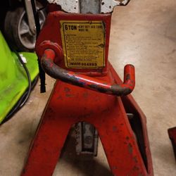 $50 Set Of 6 Ton Jack Stands And Winch 