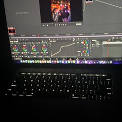 MacBook Pro 15 In Touchbar