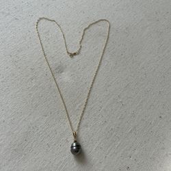 14 K yellow Gold Chain Pearl with diamond pendant