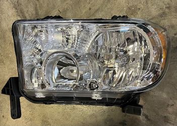 LA Zona Auto Parts 2007 to 2013 Toyota Tundra Sequoia Left Driver Side Headlight Luz Izquierda Chofer Solamente