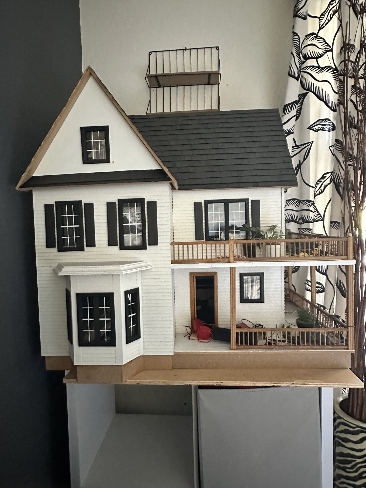  Doll House 