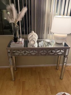 Beautiful mirrored console table ONLY