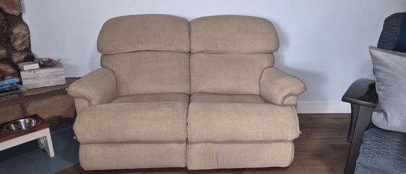 Lazyboy love seat recliner - Good Condition