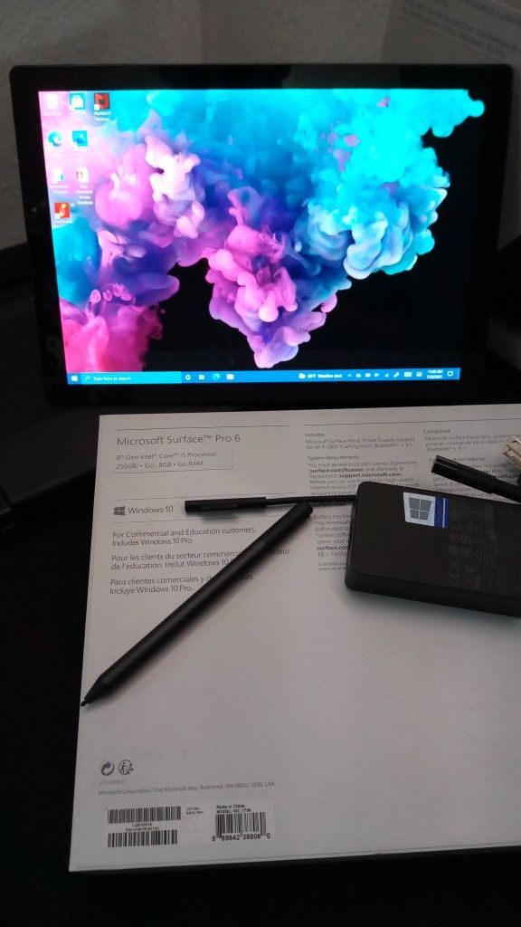 Microsoft Surface Pro 6( Windows 10 Pro 256 GB)