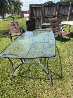 ‏ nice outside table and chairs and 4 sofas