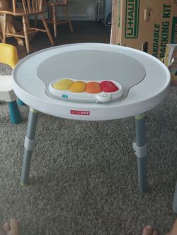 SKIP HOP Explore and more table