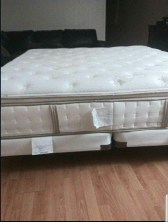 Clean King Size Beautyrest Mattress