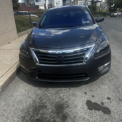 2013 Nissan Altima  78,000 Miles 