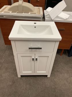 24” White Solid Wood Bathroom Vanity with Ceramic Top (V211)