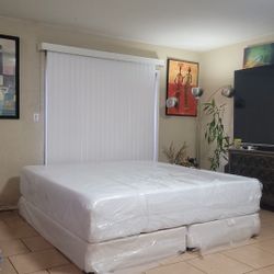 VERY NICE LIKE NEW KING SIZE MEMORY FOAM MATTRESS AND BOXSPRINGS FOR SALE! IN EXCELLENT CONDITION, FREE DELIVERY 