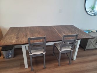 Dining table/4 Chairs