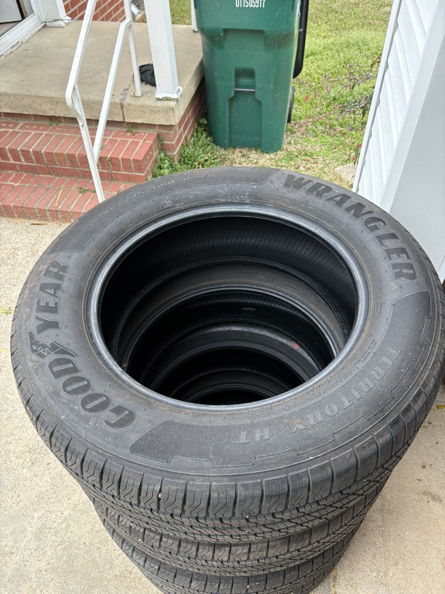 Goodyear 275 60R20