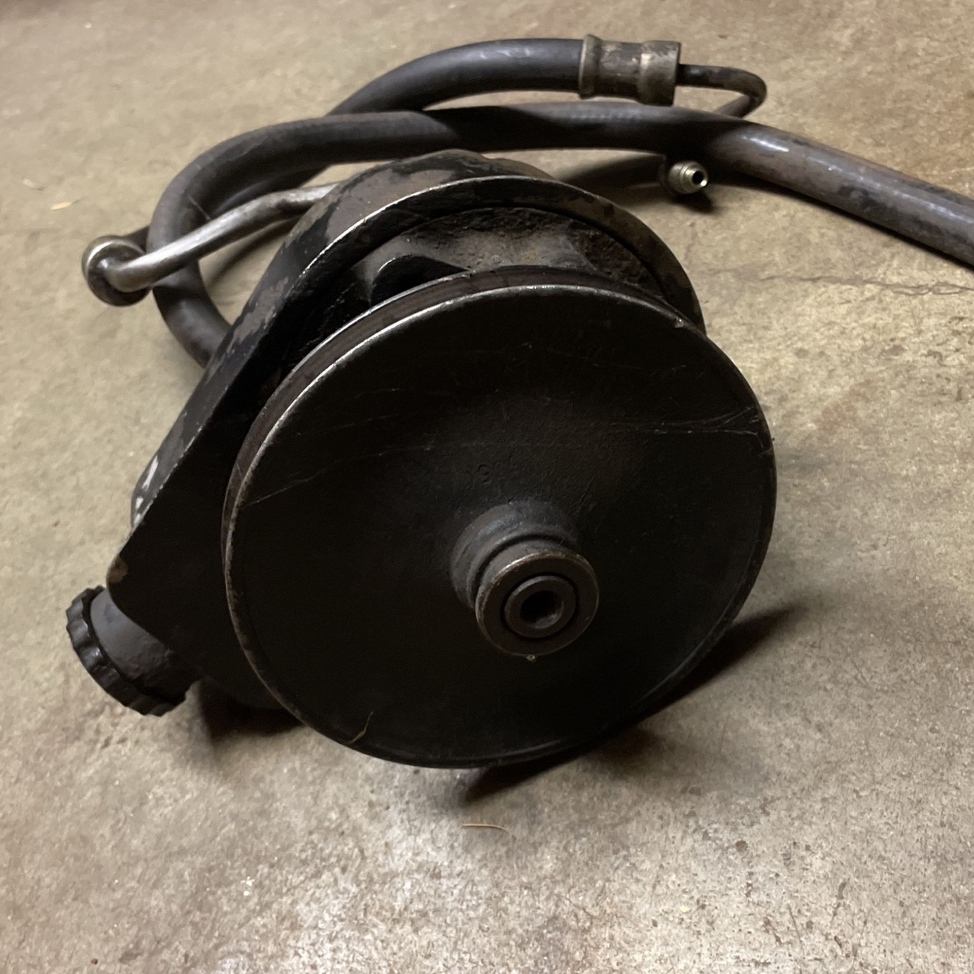 Power Steering Pump w/ Pulley Chevy 